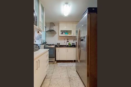 Apartamento à venda com 109m², 3 quartos e 2 vagas Apartamento à venda com 109m², 3 quartos e 2 vagasCozinha e Área de Serviço