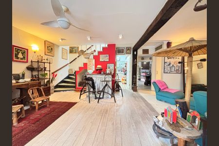 Casa para alugar com 400m², 4 quartos e 4 vagas Casa para alugar com 400m², 4 quartos e 4 vagasSala