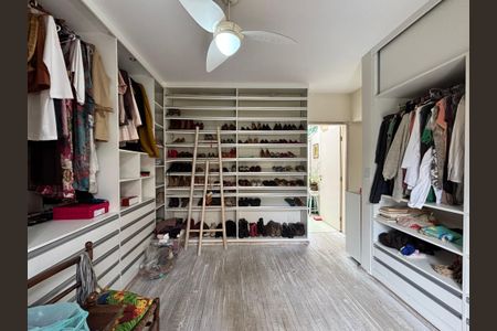 Casa para alugar com 400m², 4 quartos e 4 vagas Casa para alugar com 400m², 4 quartos e 4 vagasSuíte closet