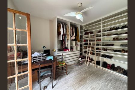 Casa para alugar com 400m², 4 quartos e 4 vagas Casa para alugar com 400m², 4 quartos e 4 vagasSuíte closet