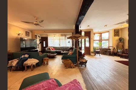 Casa para alugar com 400m², 4 quartos e 4 vagas Casa para alugar com 400m², 4 quartos e 4 vagasSala