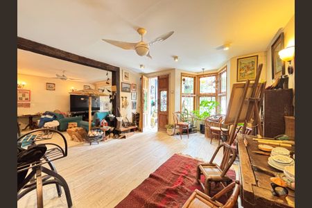 Casa para alugar com 400m², 4 quartos e 4 vagas Casa para alugar com 400m², 4 quartos e 4 vagasSala