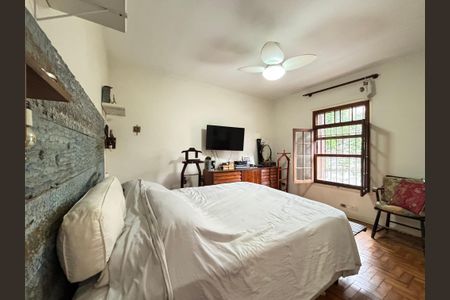 Casa para alugar com 400m², 4 quartos e 4 vagas Casa para alugar com 400m², 4 quartos e 4 vagasSuíte