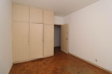 Casa à venda com 282m², 4 quartos e 8 vagas Casa à venda com 282m², 4 quartos e 8 vagasQuarto 4