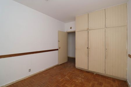 Casa à venda com 282m², 4 quartos e 8 vagas Casa à venda com 282m², 4 quartos e 8 vagasQuarto 1