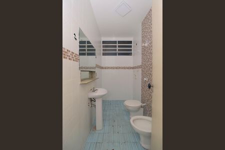 Casa à venda com 282m², 4 quartos e 8 vagas Casa à venda com 282m², 4 quartos e 8 vagasBanheiro 2