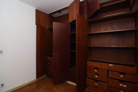 Casa à venda com 282m², 4 quartos e 8 vagas Casa à venda com 282m², 4 quartos e 8 vagasQuarto 3