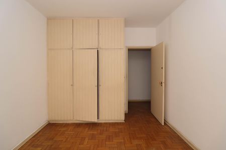 Casa à venda com 282m², 4 quartos e 8 vagas Casa à venda com 282m², 4 quartos e 8 vagasQuarto 4