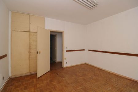 Casa à venda com 282m², 4 quartos e 8 vagas Casa à venda com 282m², 4 quartos e 8 vagasQuarto 2