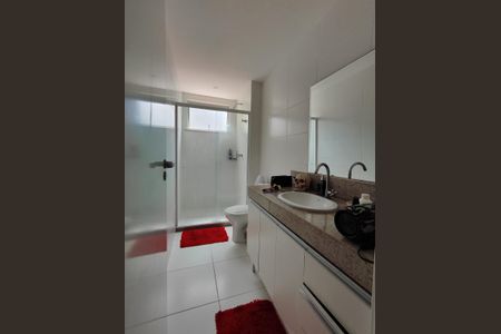 Apartamento à venda com 125m², 2 quartos e 2 vagas Apartamento à venda com 125m², 2 quartos e 2 vagasBanheiro da Suíte