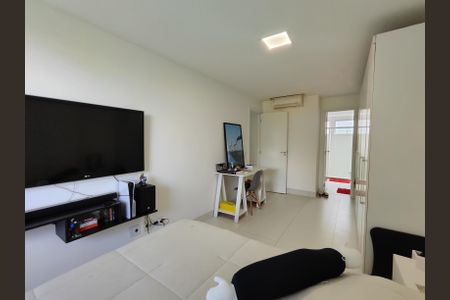 Apartamento à venda com 125m², 2 quartos e 2 vagas Apartamento à venda com 125m², 2 quartos e 2 vagasSuíte