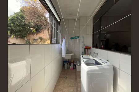 Casa à venda com 180m², 3 quartos e 1 vagaLavanderia