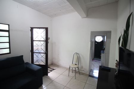 Casa à venda com 700m², 2 quartos e 8 vagasSala