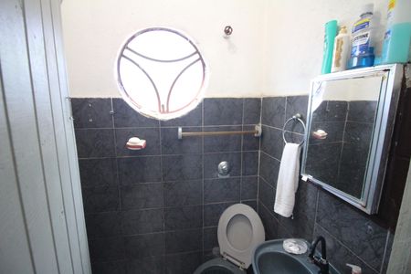 Casa à venda com 700m², 2 quartos e 8 vagasBanheiro