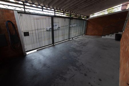 Casa à venda com 250m², 3 quartos e 3 vagas Casa à venda com 250m², 3 quartos e 3 vagasÁrea comum