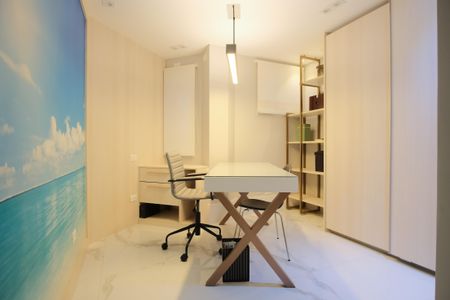 Casa de condomínio à venda com 356m², 5 quartos e 4 vagas Casa de condomínio à venda com 356m², 5 quartos e 4 vagasEscritório