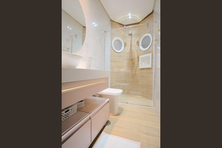 Casa de condomínio à venda com 356m², 5 quartos e 4 vagas Casa de condomínio à venda com 356m², 5 quartos e 4 vagasBanheiro da Suíte 2