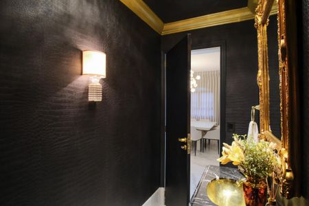 Casa de condomínio à venda com 356m², 5 quartos e 4 vagas Casa de condomínio à venda com 356m², 5 quartos e 4 vagasLavabo