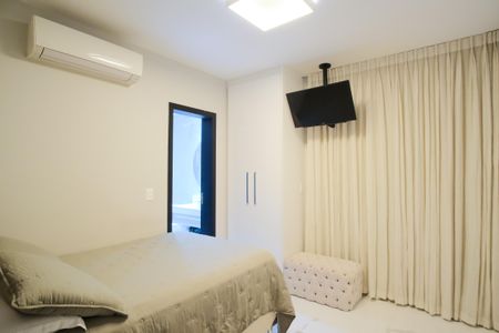 Casa de condomínio à venda com 356m², 5 quartos e 4 vagas Casa de condomínio à venda com 356m², 5 quartos e 4 vagasSuíte 3