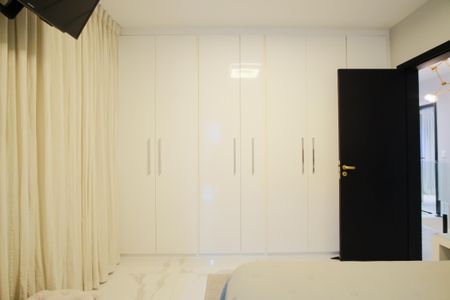 Casa de condomínio à venda com 356m², 5 quartos e 4 vagas Casa de condomínio à venda com 356m², 5 quartos e 4 vagasSuíte 3