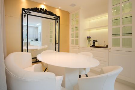 Casa de condomínio à venda com 356m², 5 quartos e 4 vagas Casa de condomínio à venda com 356m², 5 quartos e 4 vagasCopa