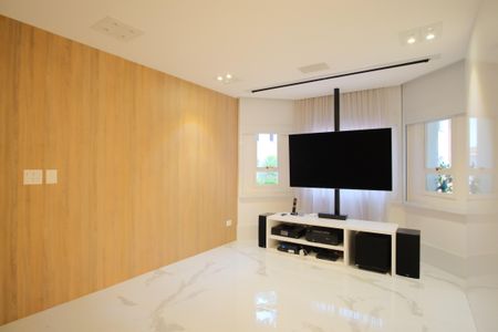 Casa de condomínio à venda com 356m², 5 quartos e 4 vagas Casa de condomínio à venda com 356m², 5 quartos e 4 vagasSala de TV