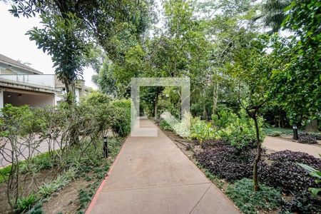 Casa de condomínio à venda com 356m², 5 quartos e 4 vagas Casa de condomínio à venda com 356m², 5 quartos e 4 vagasÁrea comum