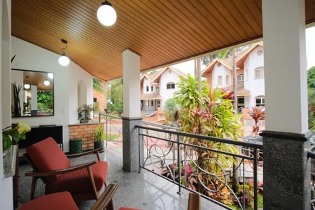 Casa de condomínio à venda com 356m², 5 quartos e 4 vagas Casa de condomínio à venda com 356m², 5 quartos e 4 vagasÁrea comum