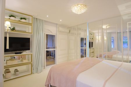 Casa de condomínio à venda com 356m², 5 quartos e 4 vagas Casa de condomínio à venda com 356m², 5 quartos e 4 vagasSuíte 1