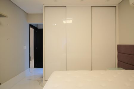 Casa de condomínio à venda com 356m², 5 quartos e 4 vagas Casa de condomínio à venda com 356m², 5 quartos e 4 vagasSuíte 2