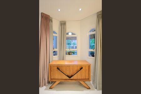 Casa de condomínio à venda com 356m², 5 quartos e 4 vagas Casa de condomínio à venda com 356m², 5 quartos e 4 vagasSala