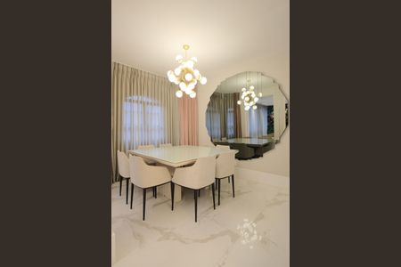 Casa de condomínio à venda com 356m², 5 quartos e 4 vagas Casa de condomínio à venda com 356m², 5 quartos e 4 vagasSala de Jantar