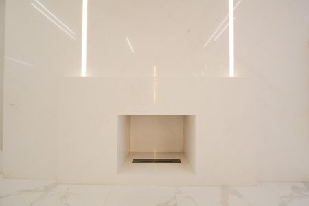 Casa de condomínio à venda com 356m², 5 quartos e 4 vagas Casa de condomínio à venda com 356m², 5 quartos e 4 vagasSala