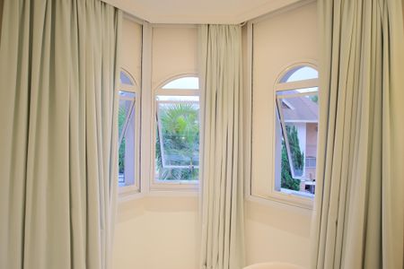 Casa de condomínio à venda com 356m², 5 quartos e 4 vagas Casa de condomínio à venda com 356m², 5 quartos e 4 vagasSuíte 1