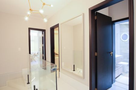 Casa de condomínio à venda com 356m², 5 quartos e 4 vagas Casa de condomínio à venda com 356m², 5 quartos e 4 vagasCorredor