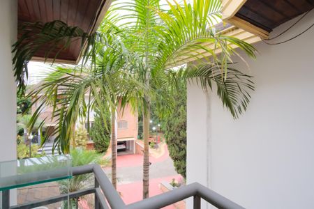 Casa de condomínio à venda com 356m², 5 quartos e 4 vagas Casa de condomínio à venda com 356m², 5 quartos e 4 vagasVaranda da suíte 1