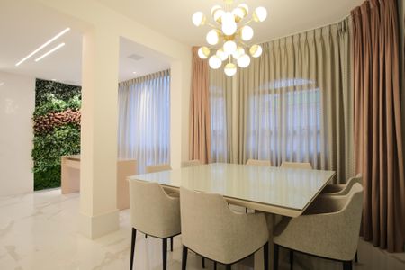 Casa de condomínio à venda com 356m², 5 quartos e 4 vagas Casa de condomínio à venda com 356m², 5 quartos e 4 vagasSala de Jantar