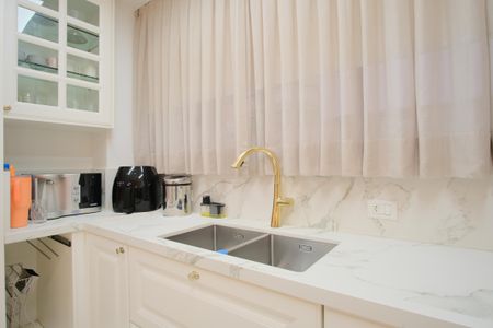 Casa de condomínio à venda com 356m², 5 quartos e 4 vagas Casa de condomínio à venda com 356m², 5 quartos e 4 vagasCozinha