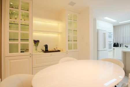 Casa de condomínio à venda com 356m², 5 quartos e 4 vagas Casa de condomínio à venda com 356m², 5 quartos e 4 vagasCopa