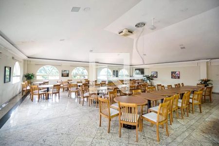 Casa de condomínio à venda com 356m², 5 quartos e 4 vagas Casa de condomínio à venda com 356m², 5 quartos e 4 vagasÁrea comum