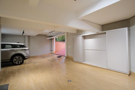 Casa de condomínio à venda com 356m², 5 quartos e 4 vagas Casa de condomínio à venda com 356m², 5 quartos e 4 vagasGaragem