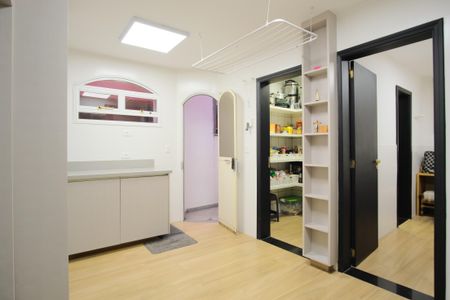 Casa de condomínio à venda com 356m², 5 quartos e 4 vagas Casa de condomínio à venda com 356m², 5 quartos e 4 vagasLavanderia