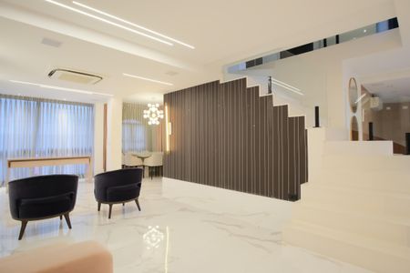 Casa de condomínio à venda com 356m², 5 quartos e 4 vagas Casa de condomínio à venda com 356m², 5 quartos e 4 vagasSala