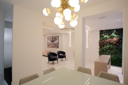 Casa de condomínio à venda com 356m², 5 quartos e 4 vagas Casa de condomínio à venda com 356m², 5 quartos e 4 vagasSala de Jantar