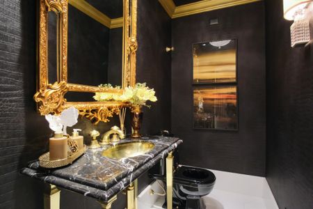 Casa de condomínio à venda com 356m², 5 quartos e 4 vagas Casa de condomínio à venda com 356m², 5 quartos e 4 vagasLavabo