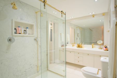 Casa de condomínio à venda com 356m², 5 quartos e 4 vagas Casa de condomínio à venda com 356m², 5 quartos e 4 vagasBanheiro da Suíte 1