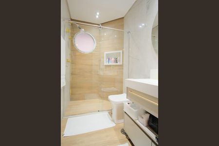 Casa de condomínio à venda com 356m², 5 quartos e 4 vagas Casa de condomínio à venda com 356m², 5 quartos e 4 vagasBanheiro da Suíte 3