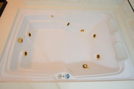 Casa de condomínio à venda com 356m², 5 quartos e 4 vagas Casa de condomínio à venda com 356m², 5 quartos e 4 vagasBanheiro da Suíte 1