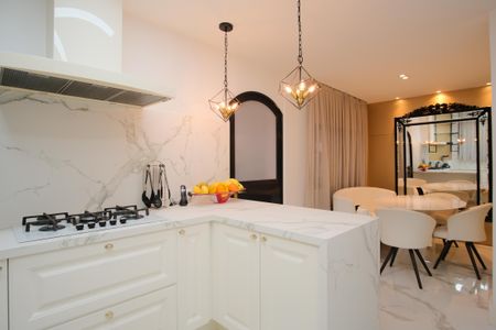 Casa de condomínio à venda com 356m², 5 quartos e 4 vagas Casa de condomínio à venda com 356m², 5 quartos e 4 vagasCozinha