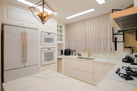 Casa de condomínio à venda com 356m², 5 quartos e 4 vagas Casa de condomínio à venda com 356m², 5 quartos e 4 vagasCozinha